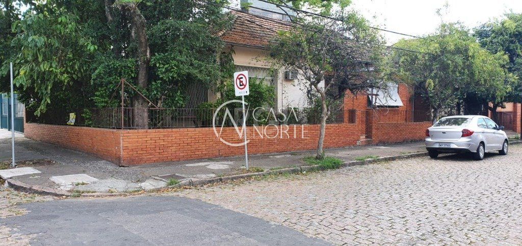 Terreno à venda  com 300m², Rua Azevedo Sodre no bairro Passo da Areia em Porto Alegre