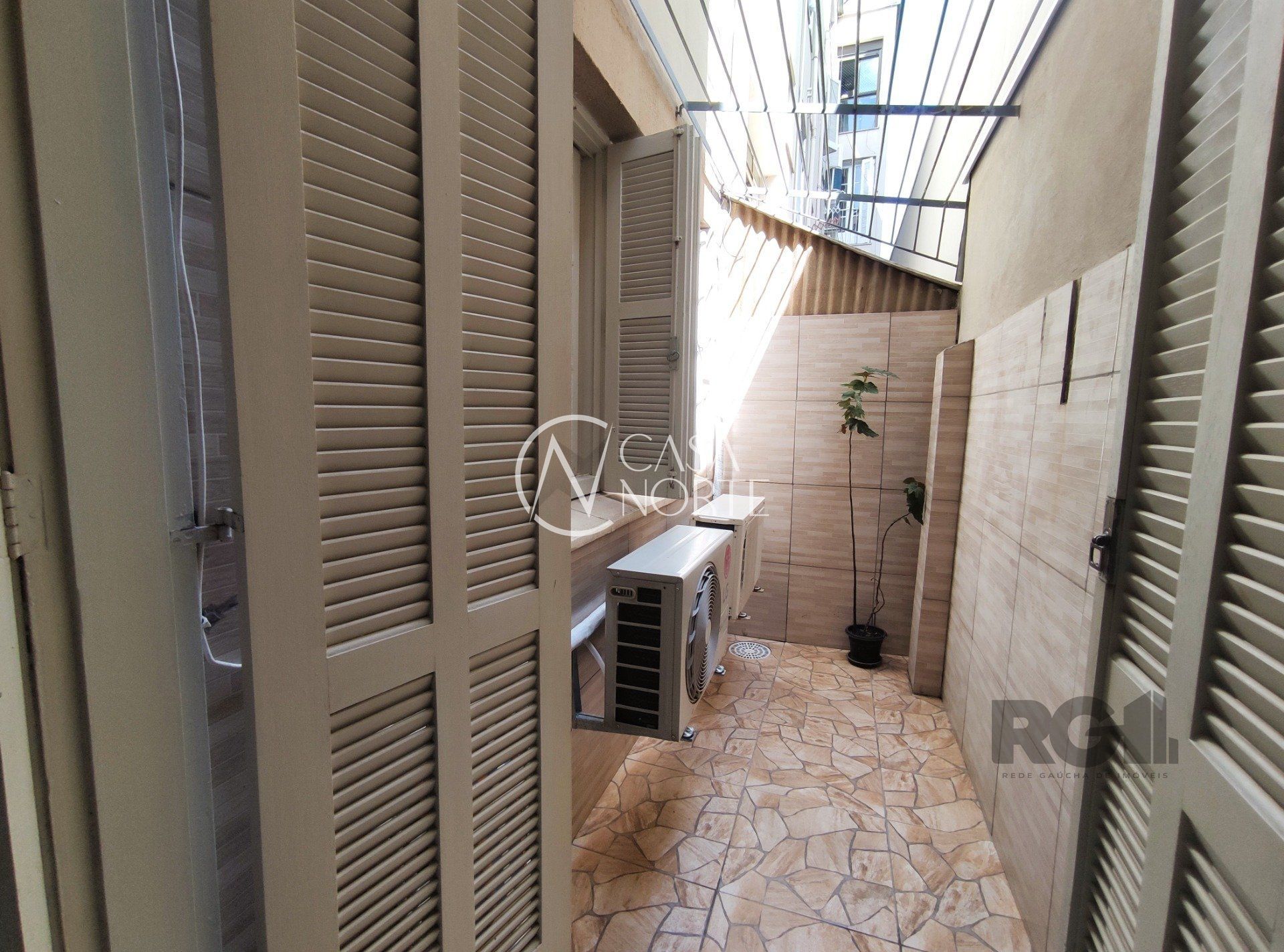 Apartamento à venda com 2 quartos, 78m², Rua Doutor Alcides Cruz no bairro Santa Cecília em Porto Alegre