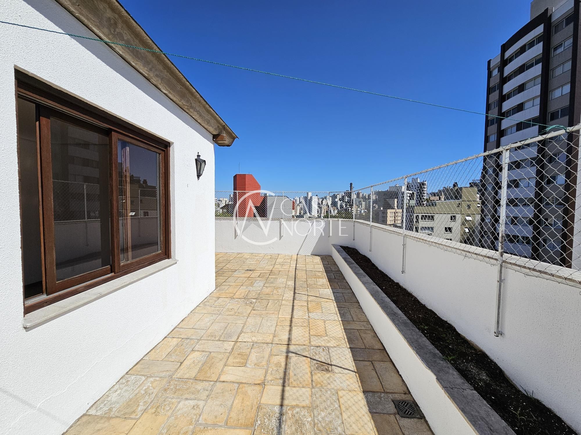Cobertura à venda com 3 quartos, 161m², 1 vaga, Avenida Taquara no bairro Petrópolis em Porto Alegre