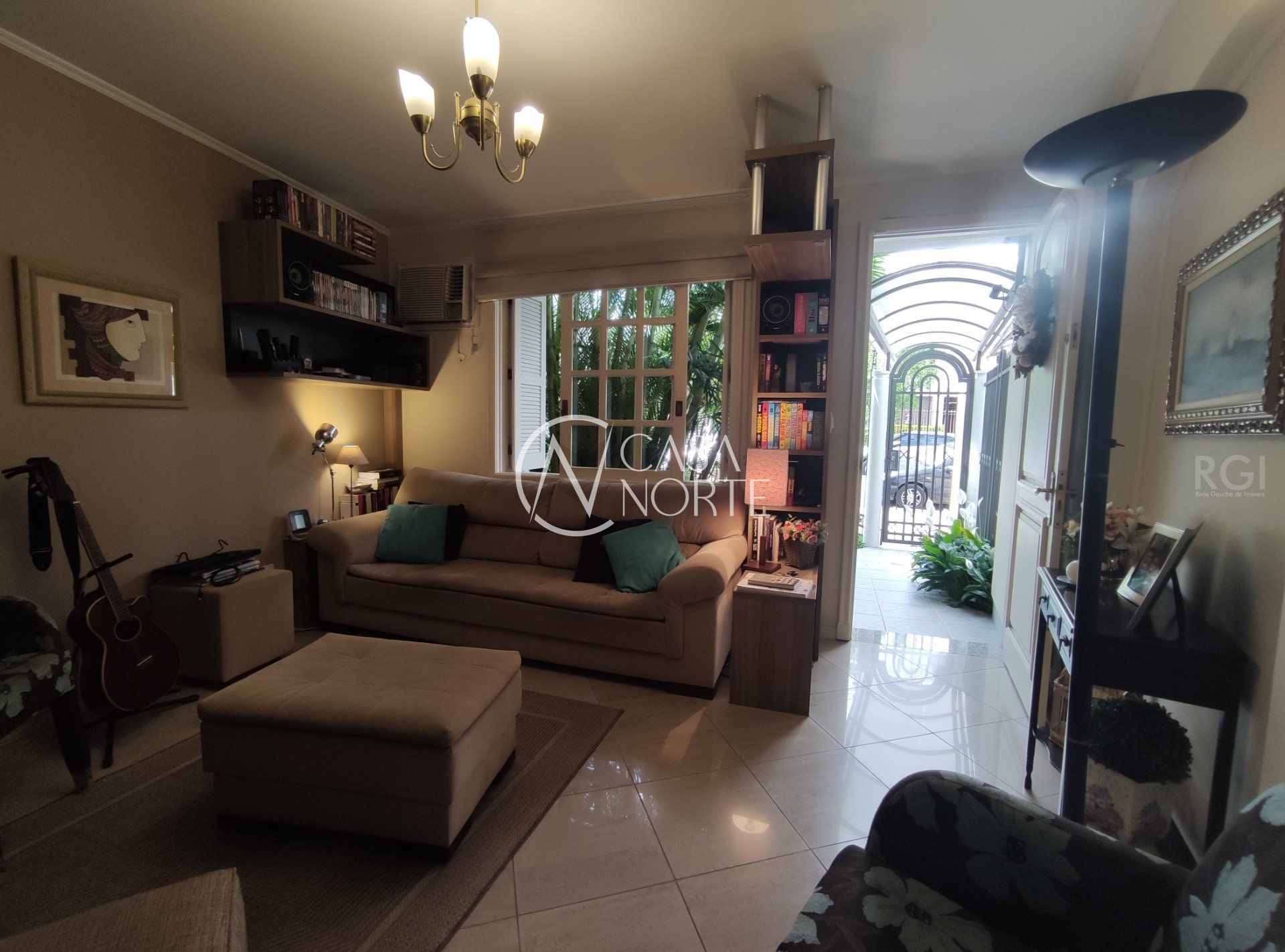 Sobrado à venda com 3 quartos, 200m², 1 suíte, 2 vagas, Rua General Couto de Magalhaes no bairro São João em Porto Alegre