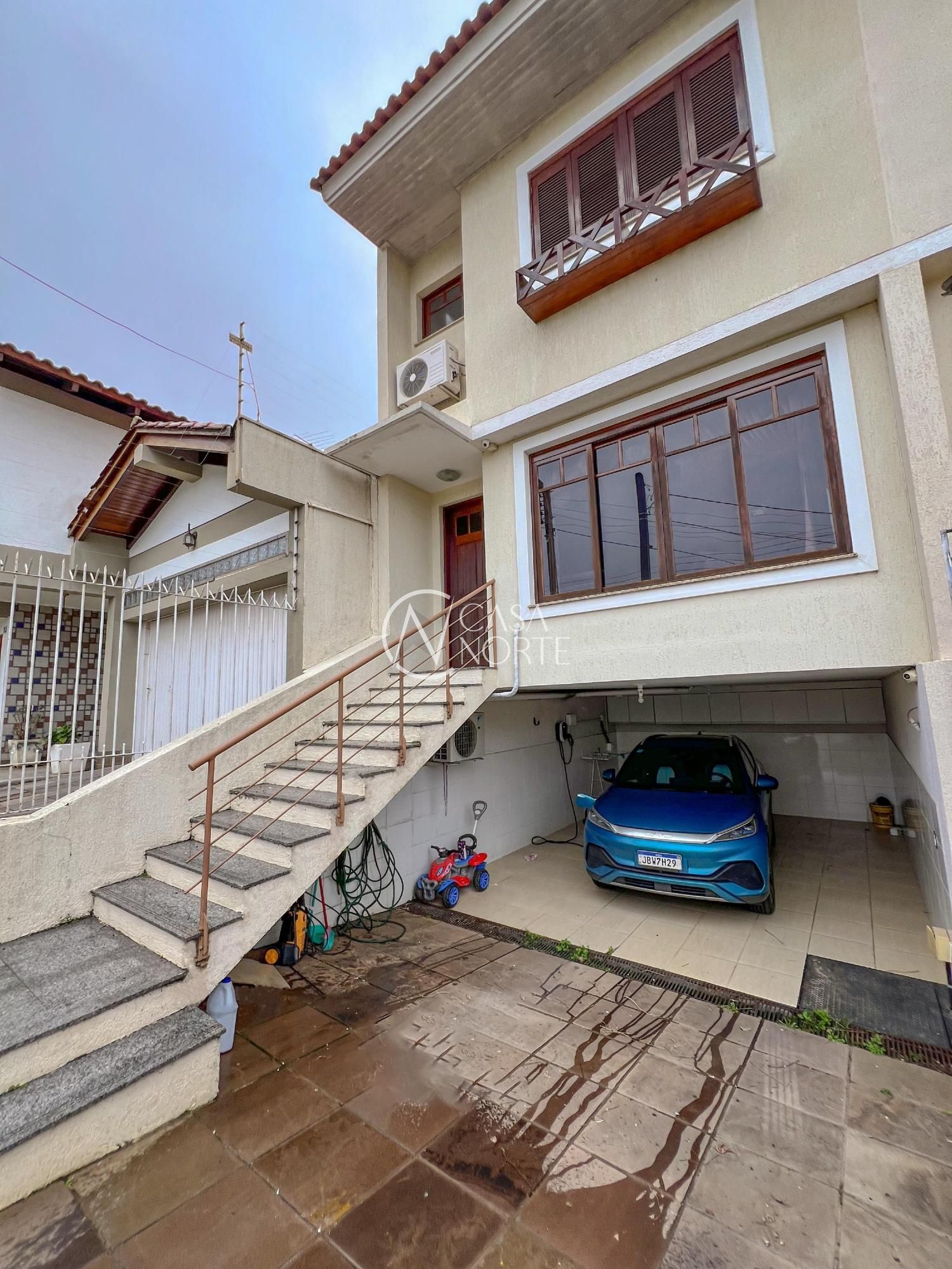 Sobrado à venda com 3 quartos, 133m², 1 suíte, 3 vagas, Avenida Senador Daniel Krieger no bairro Jardim Itu em Porto Alegre