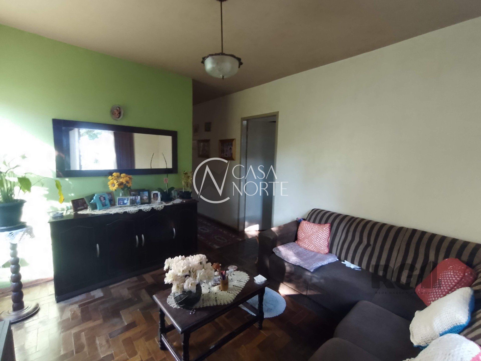 Casa à venda com 3 quartos, 90m², 2 vagas, Rua Alvaro Nicofe no bairro Vila Jardim em Porto Alegre