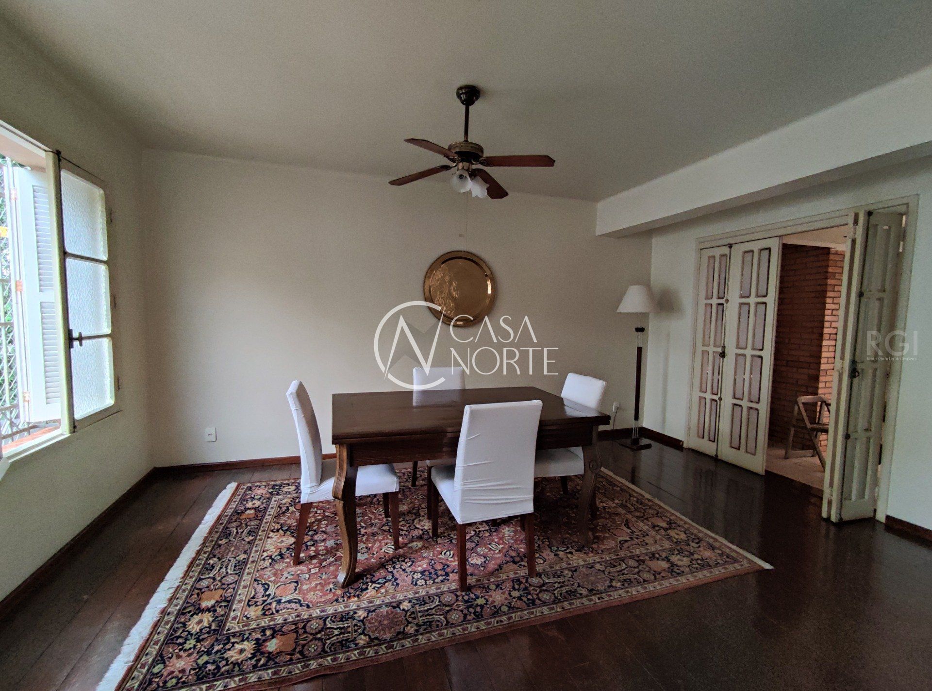 Sobrado à venda com 4 quartos, 345m², 2 suítes, 2 vagas, Rua Andre Puente no bairro Independência em Porto Alegre