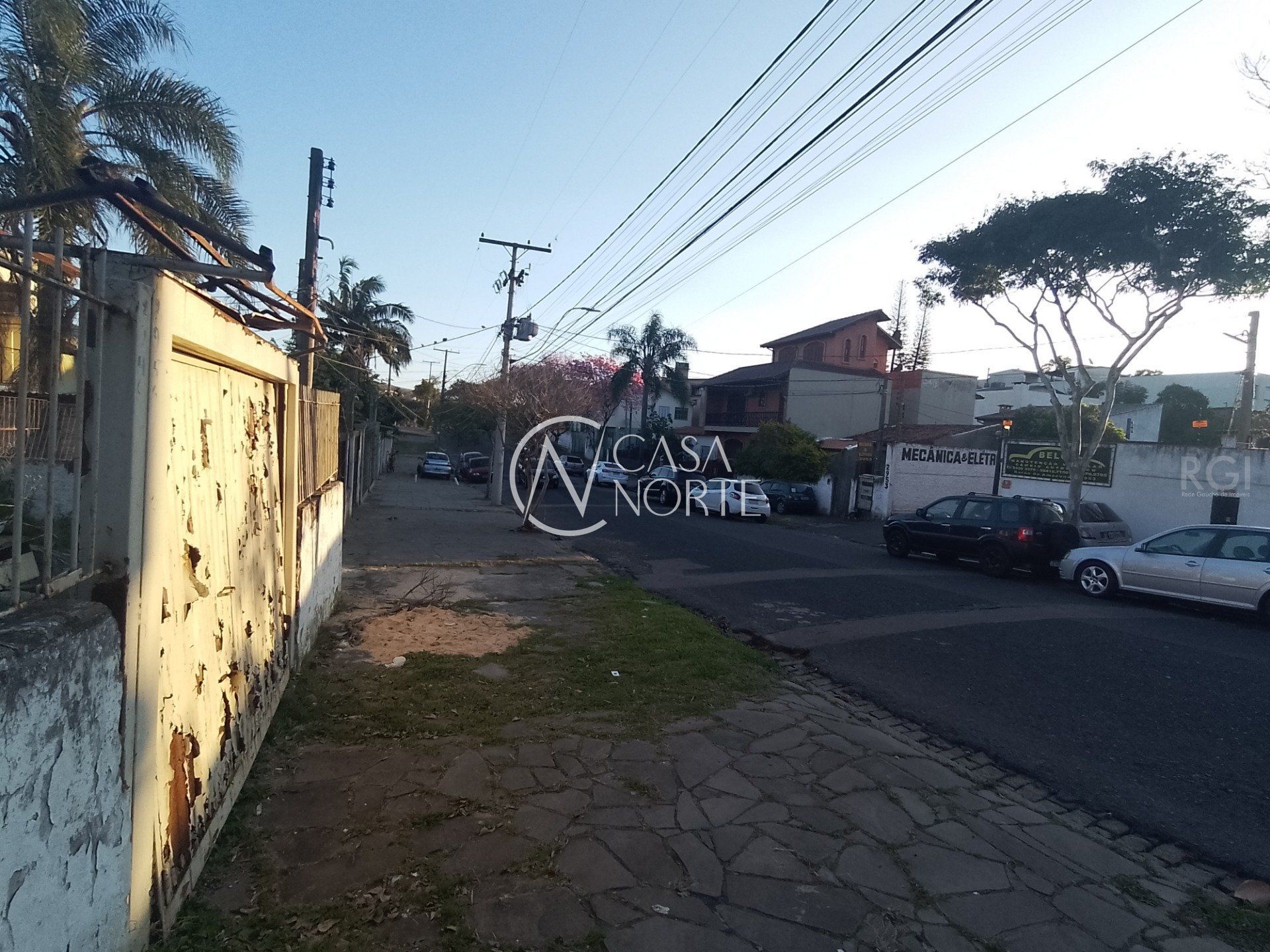 Terreno à venda  com 682m², Rua Barao do Amazonas no bairro Partenon em Porto Alegre