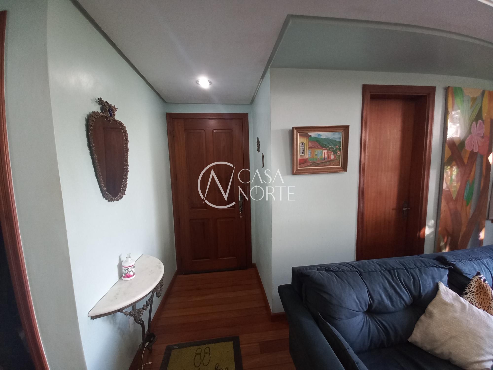 Sobrado à venda com 3 quartos, 178m², 1 suíte, 2 vagas, Rua Doutor Mário Totta no bairro Tristeza em Porto Alegre