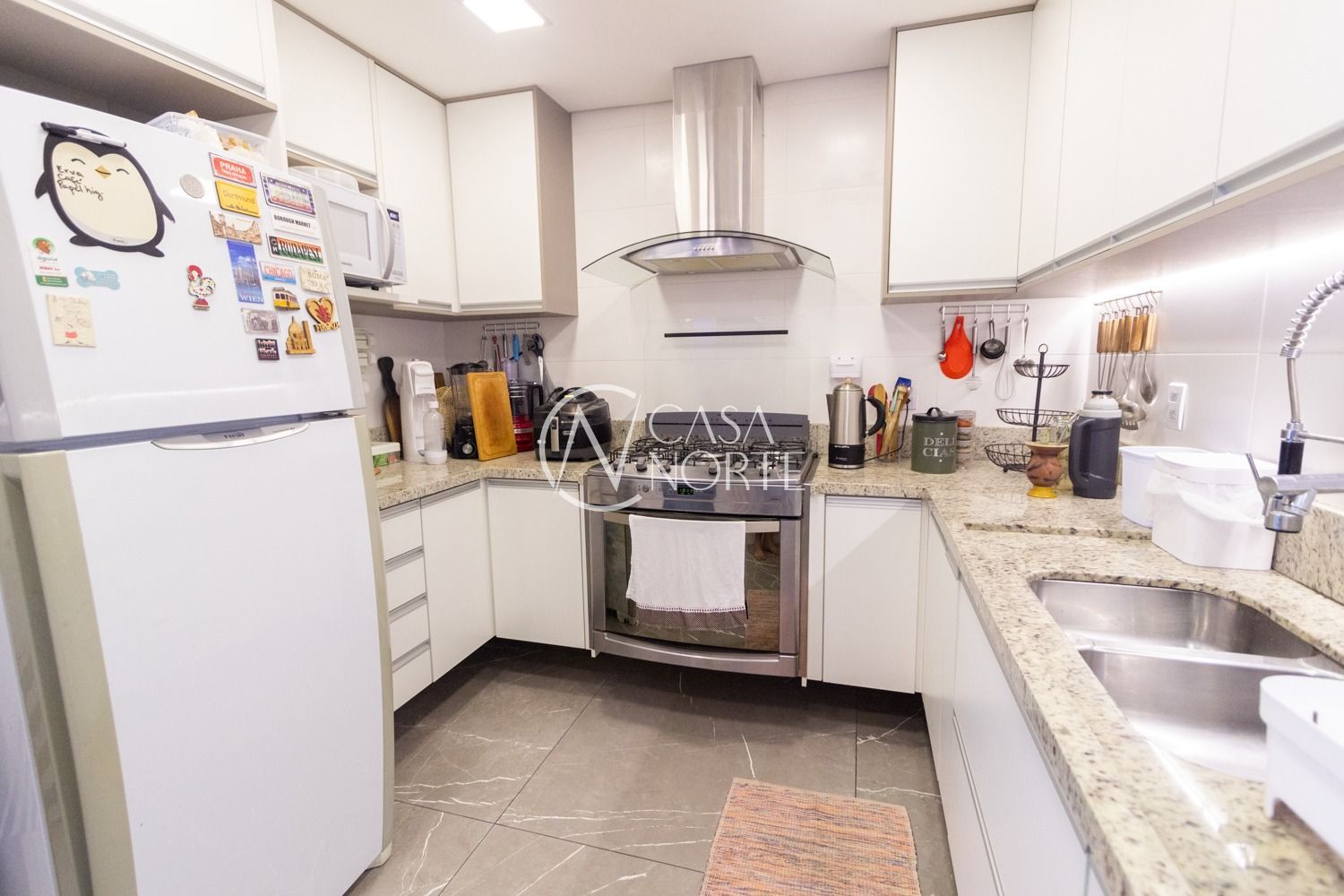 Casa de Condomínio à venda com 3 quartos, 193m², 1 suíte, 2 vagas, Rua Germano Gundlach no bairro Chácara das Pedras em Porto Alegre