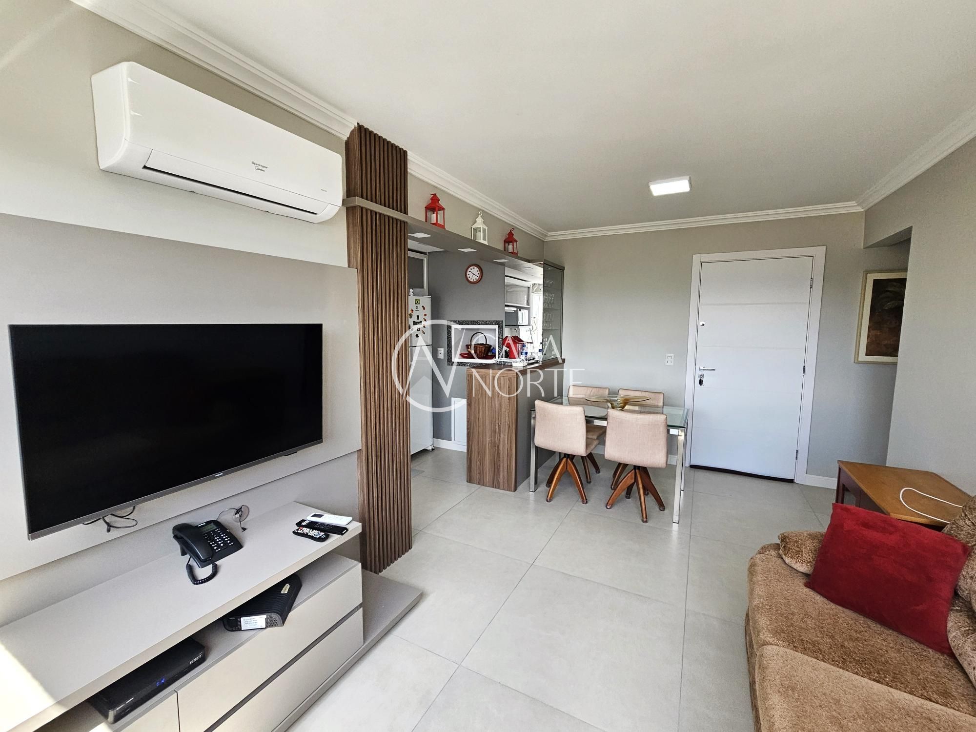 Apartamento à venda com 2 quartos, 57m², 1 suíte, 1 vaga, Joaquim Cruz no bairro Santo Antônio em Porto Alegre