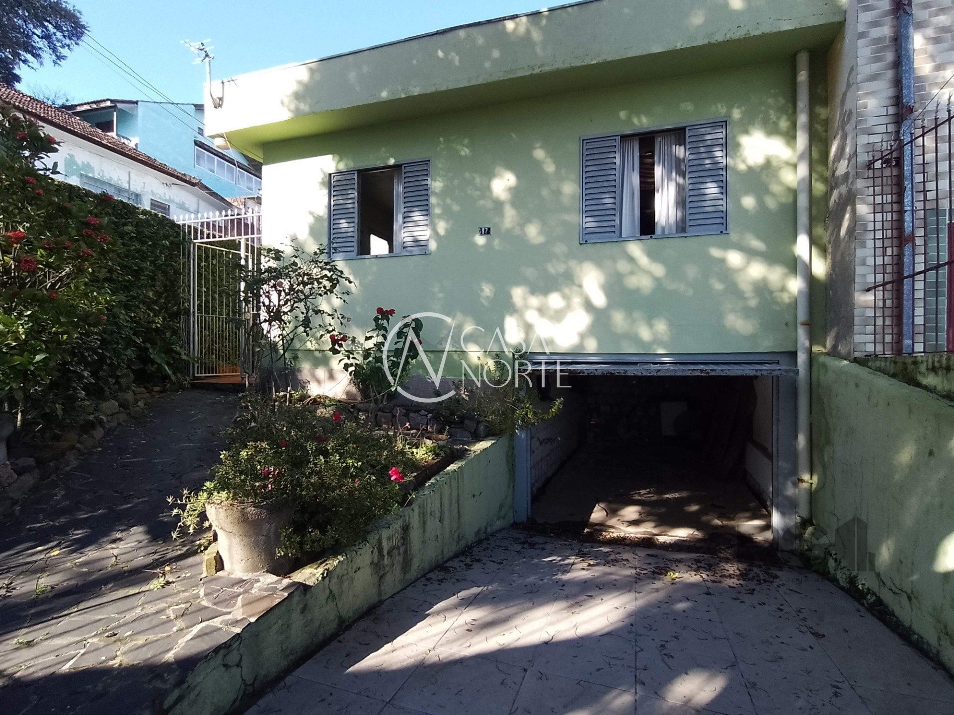 Casa à venda com 3 quartos, 90m², 2 vagas, Rua Alvaro Nicofe no bairro Vila Jardim em Porto Alegre