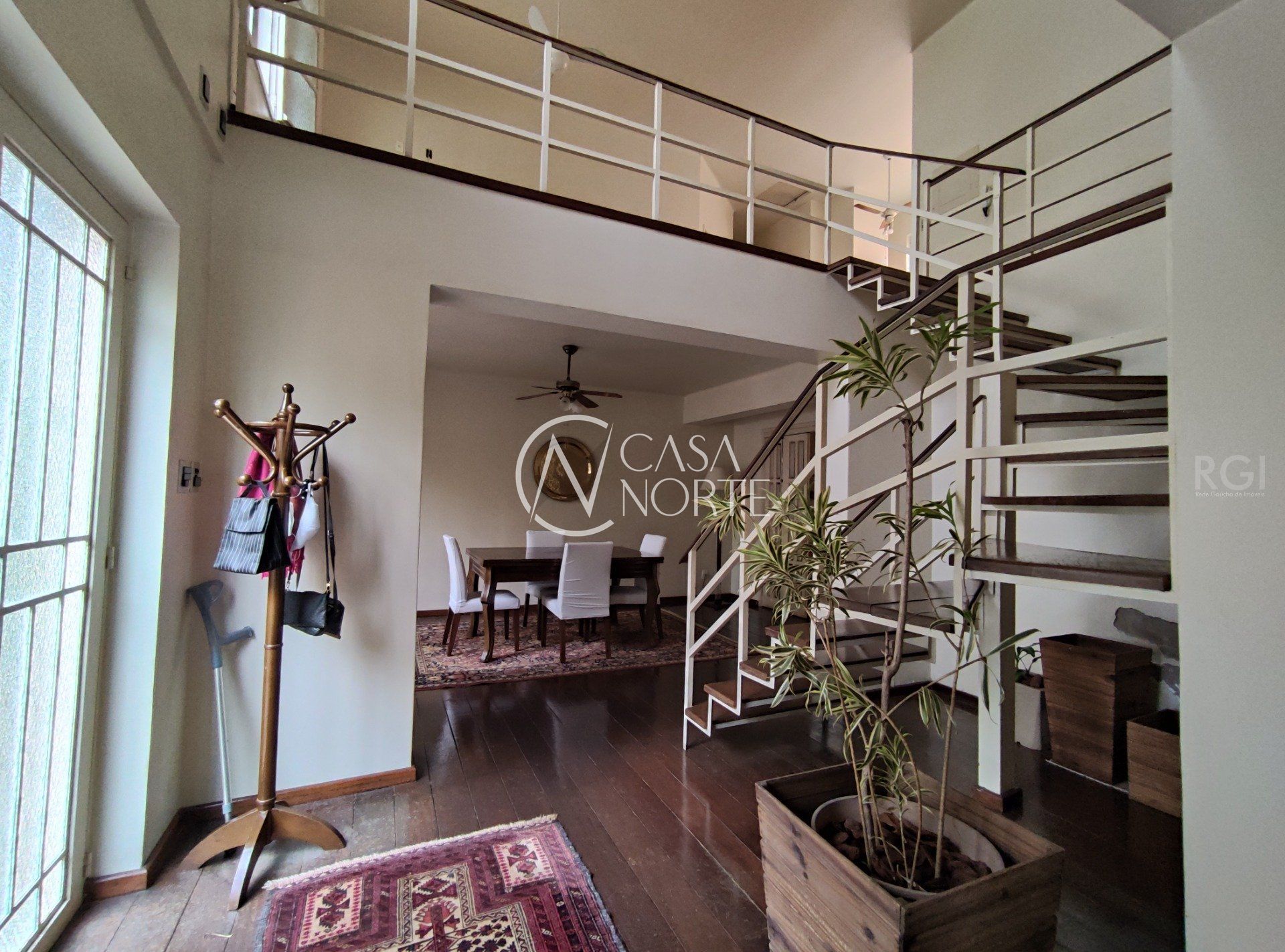 Sobrado à venda com 4 quartos, 345m², 2 suítes, 2 vagas, Rua Andre Puente no bairro Independência em Porto Alegre