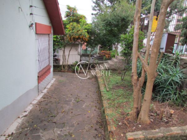 Casa à venda com 3 quartos, 74m², 4 vagas, Rua Professor Abilio Azambuja no bairro Jardim do Salso em Porto Alegre