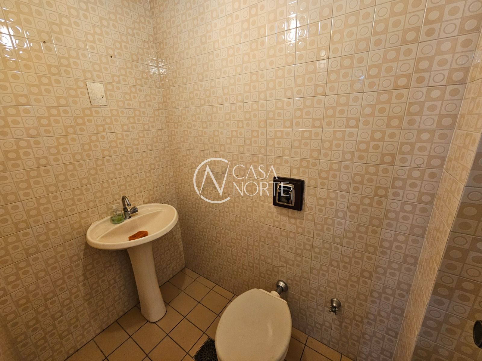 Sala Comercial à venda com 1 quarto, 53m², Avenida Cristóvão Colombo no bairro Moinhos de Vento em Porto Alegre