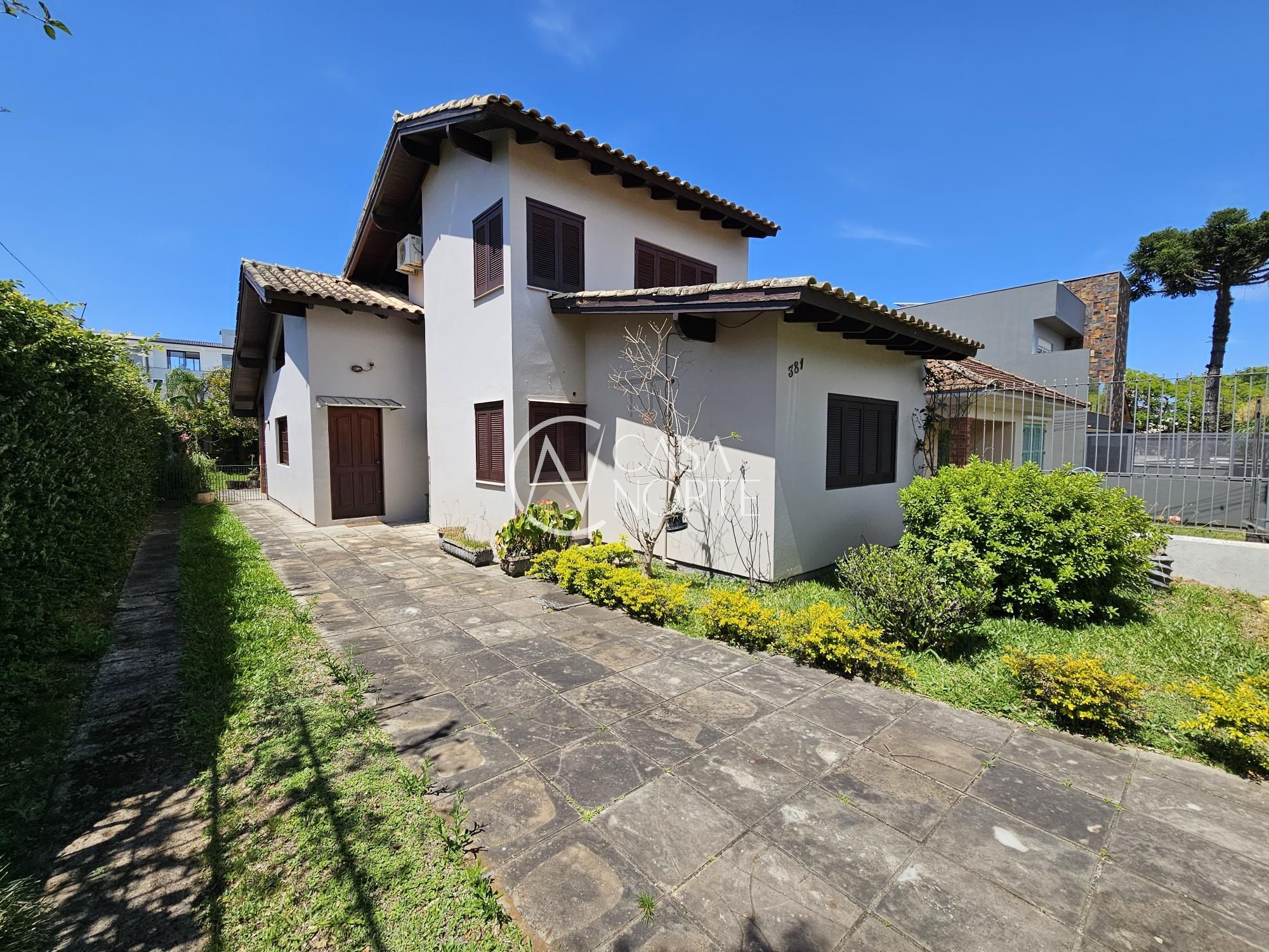 Sobrado à venda com 3 quartos, 130m², 2 suítes, 2 vagas, Rua General Rondon no bairro Tristeza em Porto Alegre