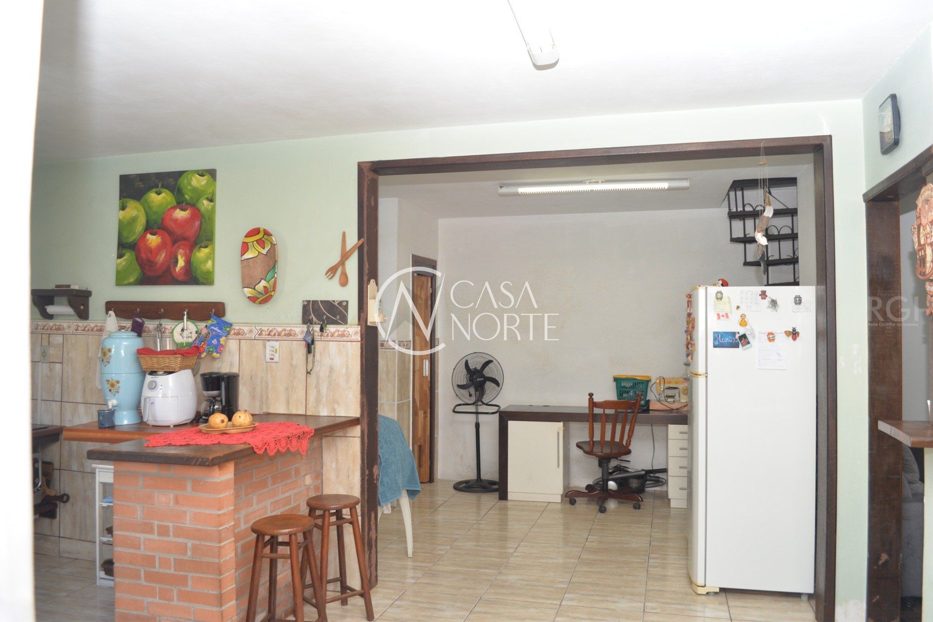 Sobrado à venda com 4 quartos, 168m², 6 vagas, Rua Guadalajara no bairro Jardim Sabará em Porto Alegre