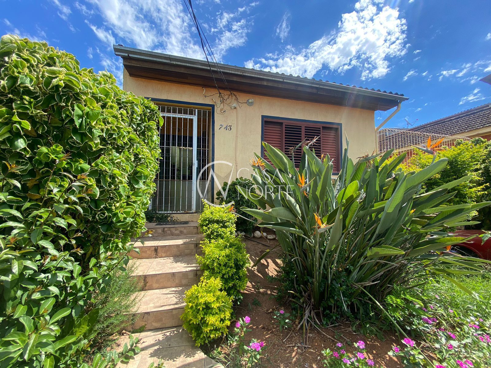 Casa à venda com 3 quartos, 130m², 3 vagas, Avenida Veiga no bairro Coronel Aparício Borges em Porto Alegre