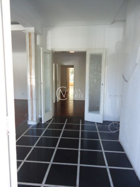 Casa à venda com 6 quartos, 510m², 1 suíte, 3 vagas, Rua Zamenhoff no bairro São João em Porto Alegre