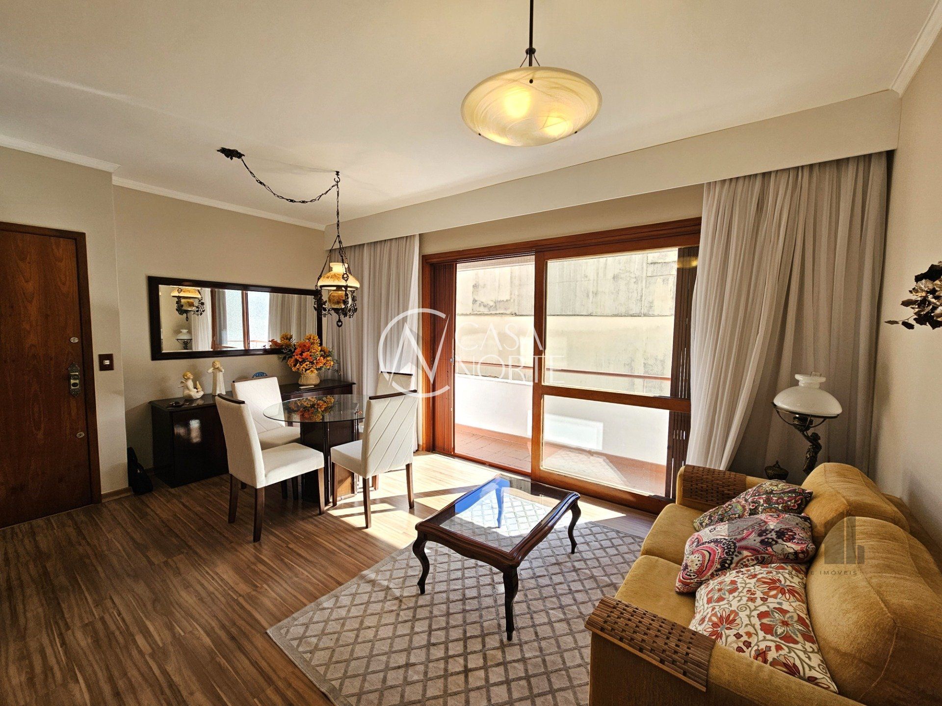 Apartamento à venda com 2 quartos, 76m², 1 suíte, 1 vaga, Rua Santo Antônio no bairro Bom Fim em Porto Alegre