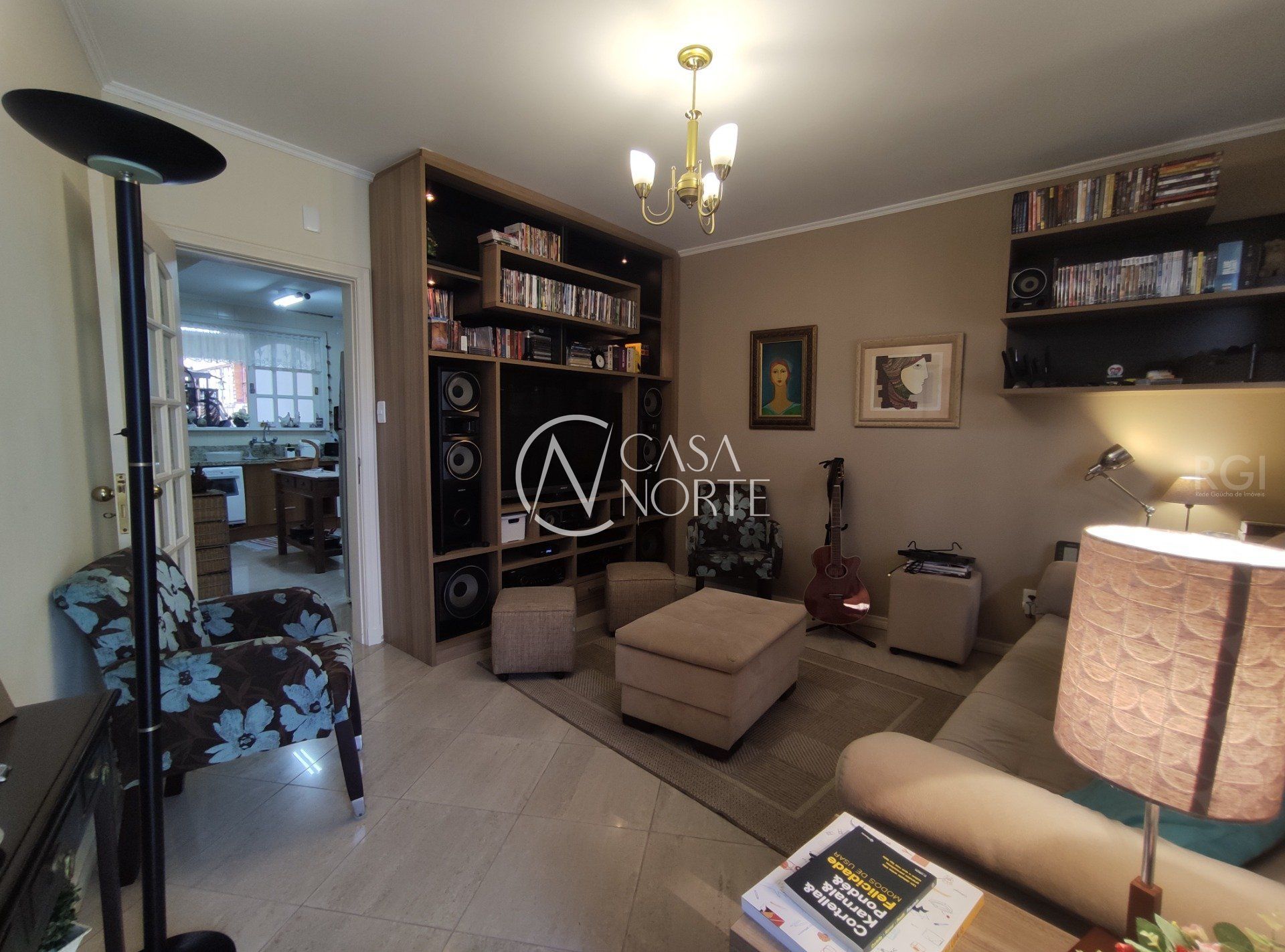 Sobrado à venda com 3 quartos, 200m², 1 suíte, 2 vagas, Rua General Couto de Magalhaes no bairro São João em Porto Alegre