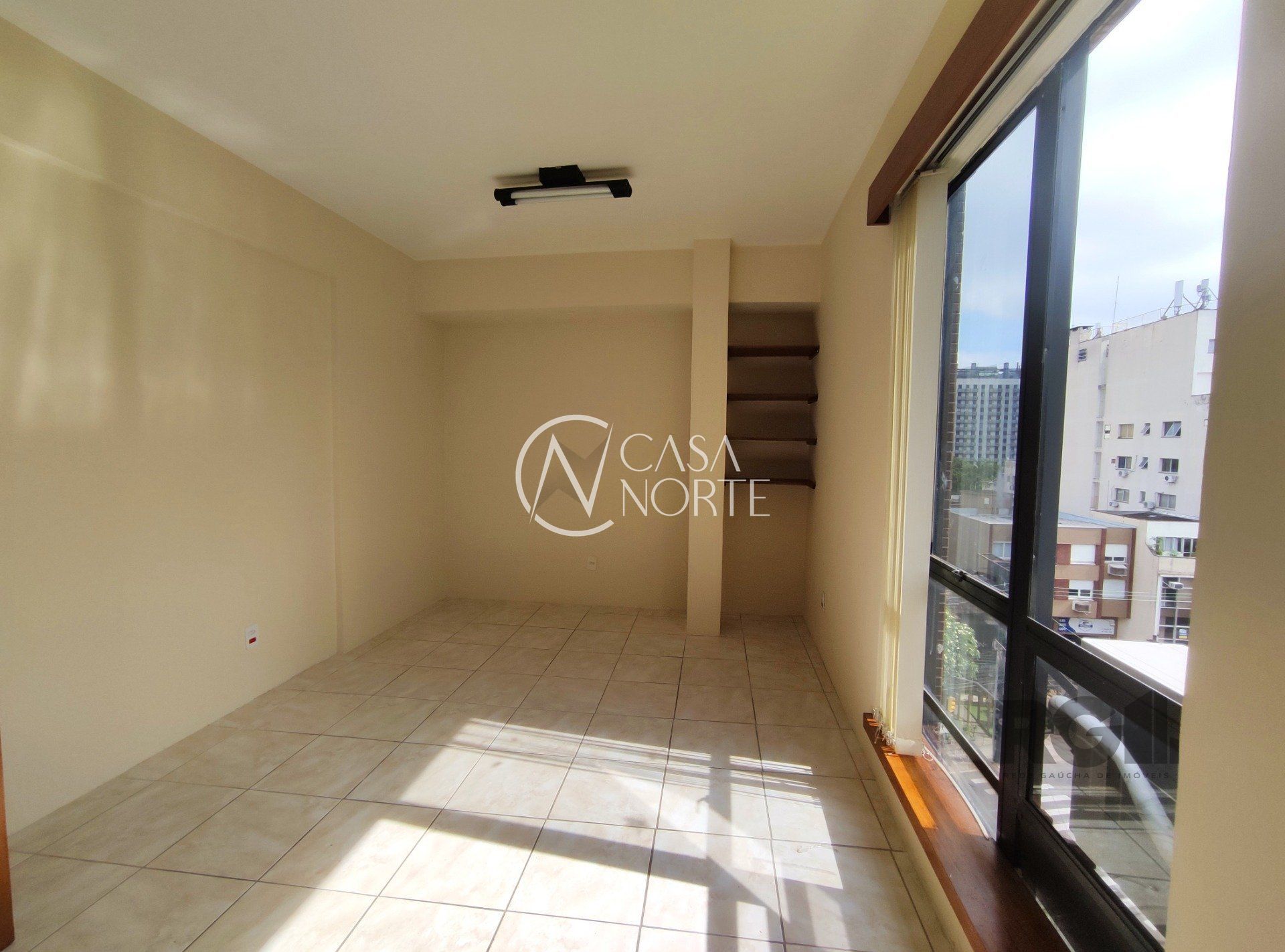 Sala Comercial à venda , 24m², Avenida Coronel Lucas de Oliveira no bairro Petrópolis em Porto Alegre