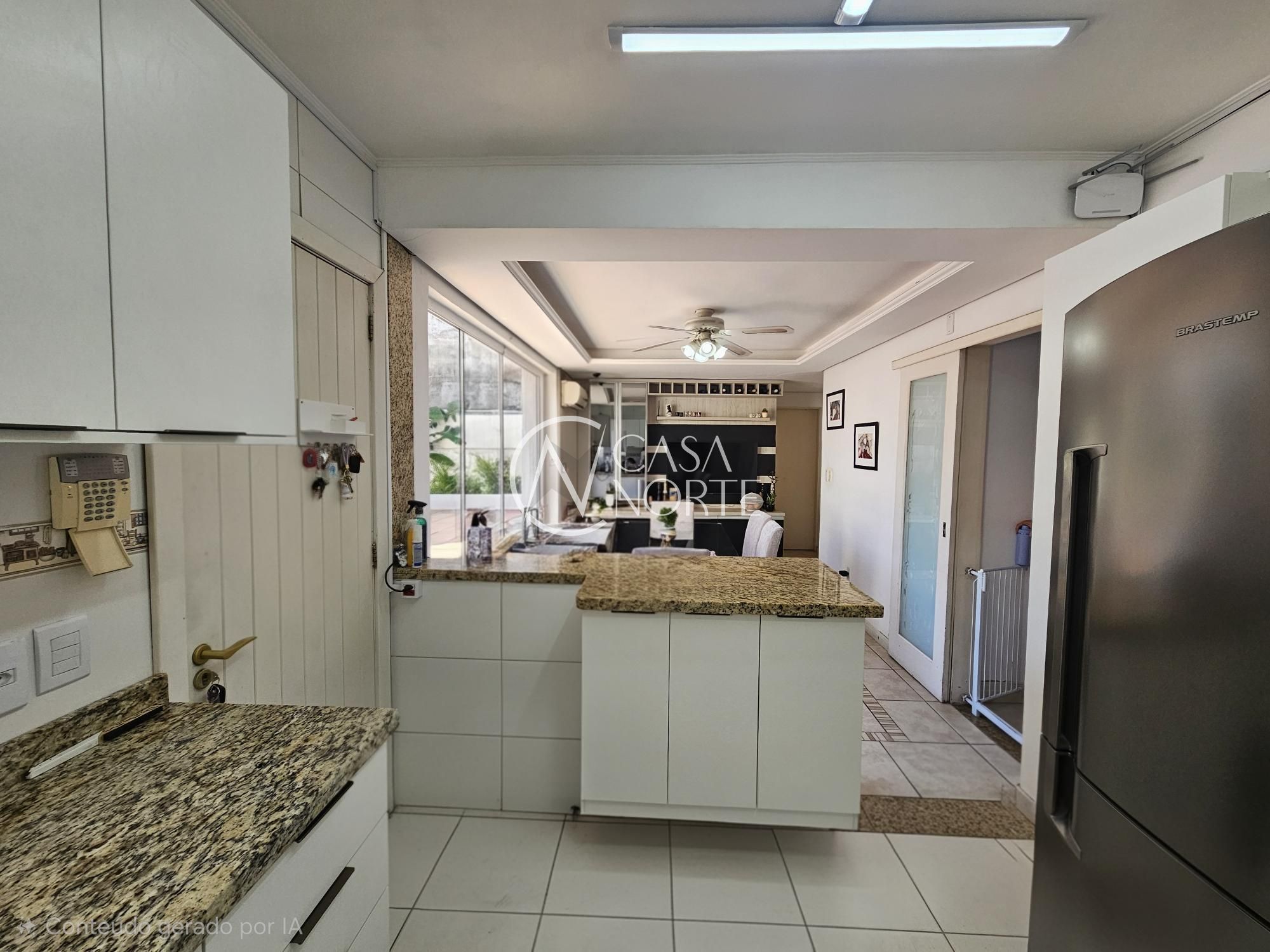 Sobrado à venda com 4 quartos, 280m², 3 suítes, 3 vagas, Rua Israel no bairro Vila Jardim em Porto Alegre