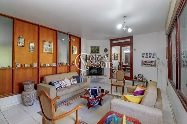 Casa à venda com 3 quartos, 202m², 1 suíte, 4 vagas, Rua Professor Pedro Santa Helena no bairro Jardim do Salso em Porto Alegre