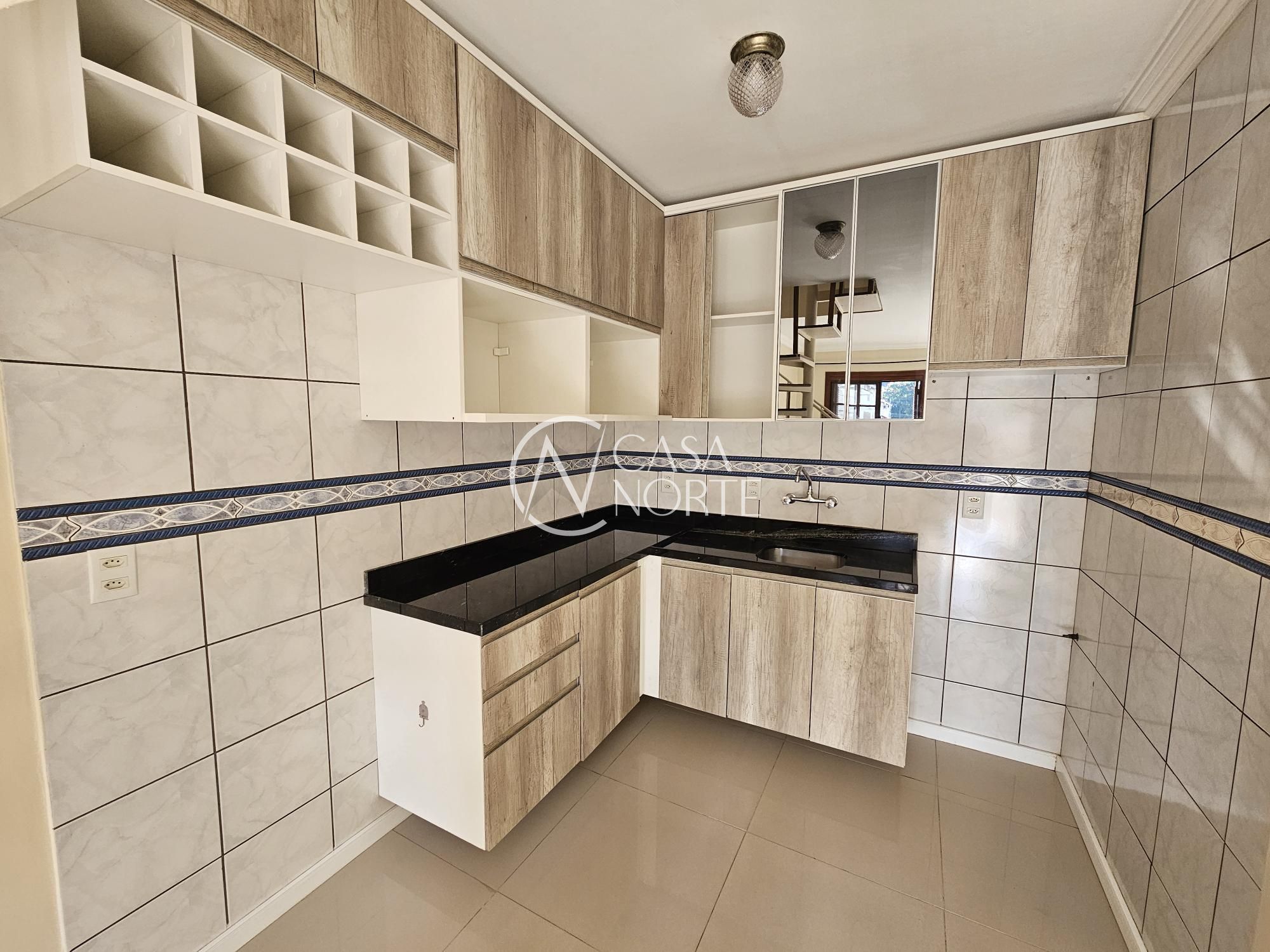 Casa de Condomínio à venda com 3 quartos, 89m², 2 vagas, Rua Professor Carvalho Freitas no bairro Teresópolis em Porto Alegre