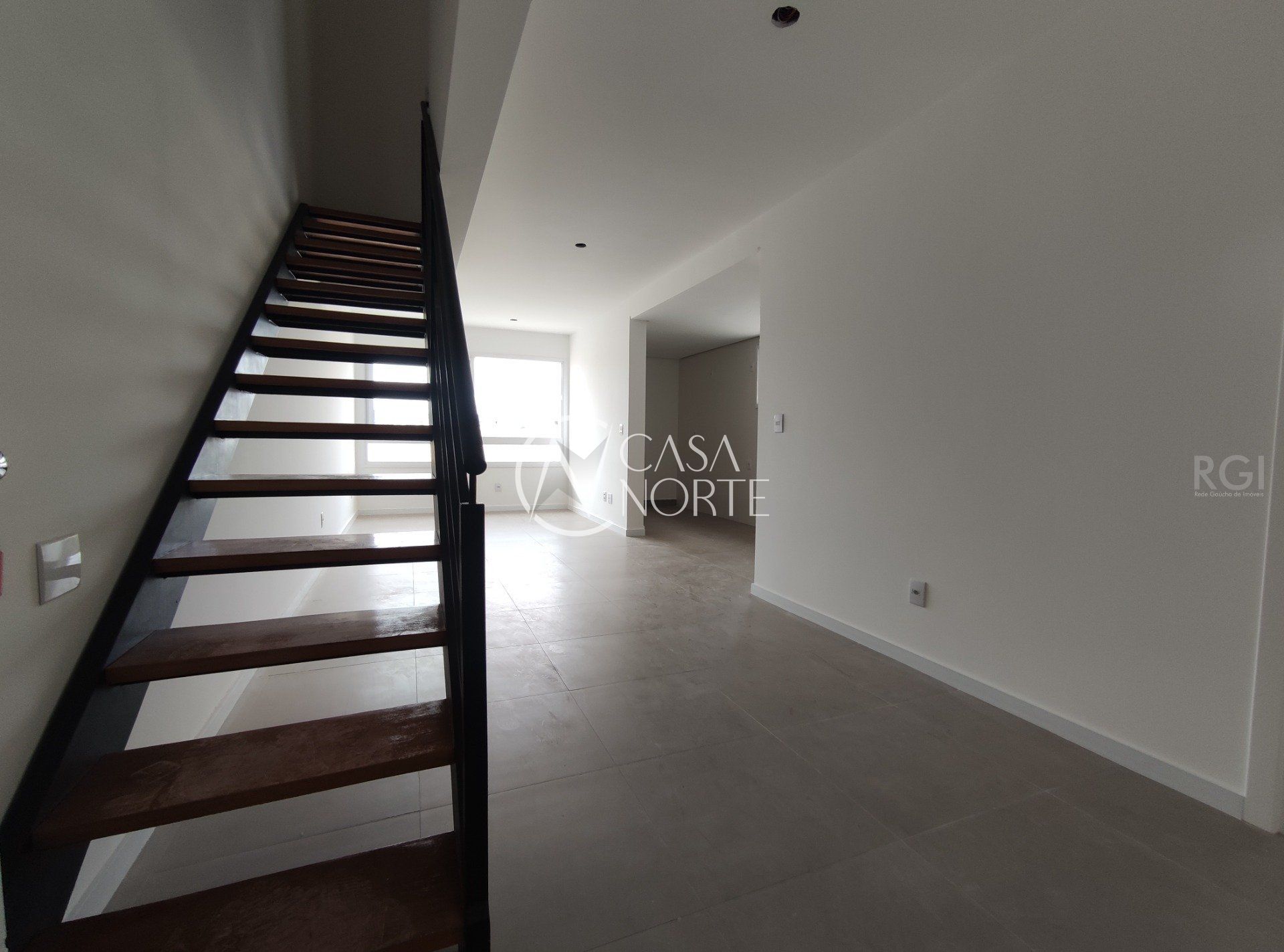 Duplex à venda com 2 quartos, 83m², 2 suítes, 2 vagas, Rua Riveira no bairro Petrópolis em Porto Alegre