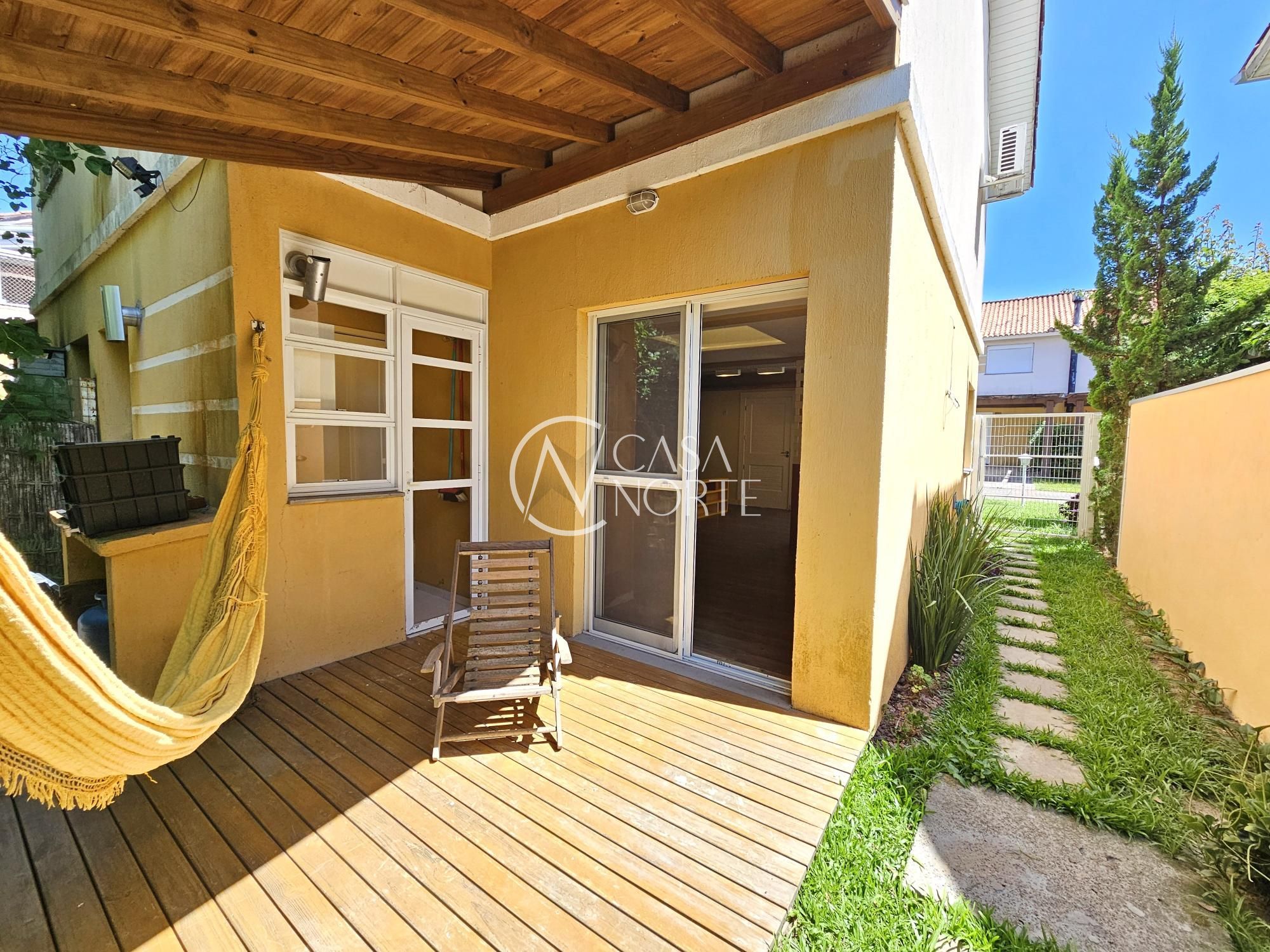 Casa de Condomínio à venda com 3 quartos, 403m², 1 suíte, 2 vagas, Rua Adão Gregory no bairro Protásio Alves em Porto Alegre