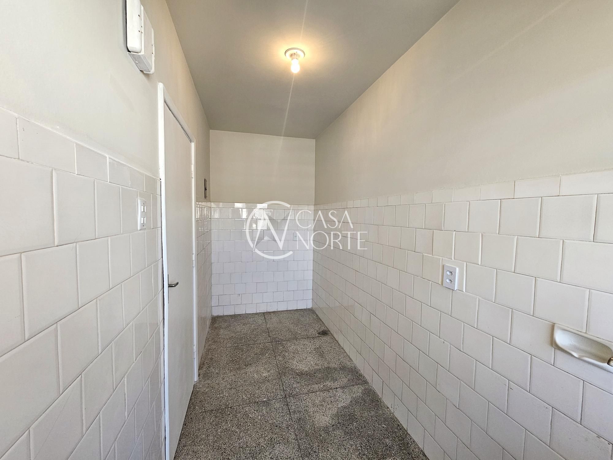 Apartamento à venda com 2 quartos, 56m², 1 vaga, Rua Moyses Antunes da Cunha no bairro Santo Antônio em Porto Alegre