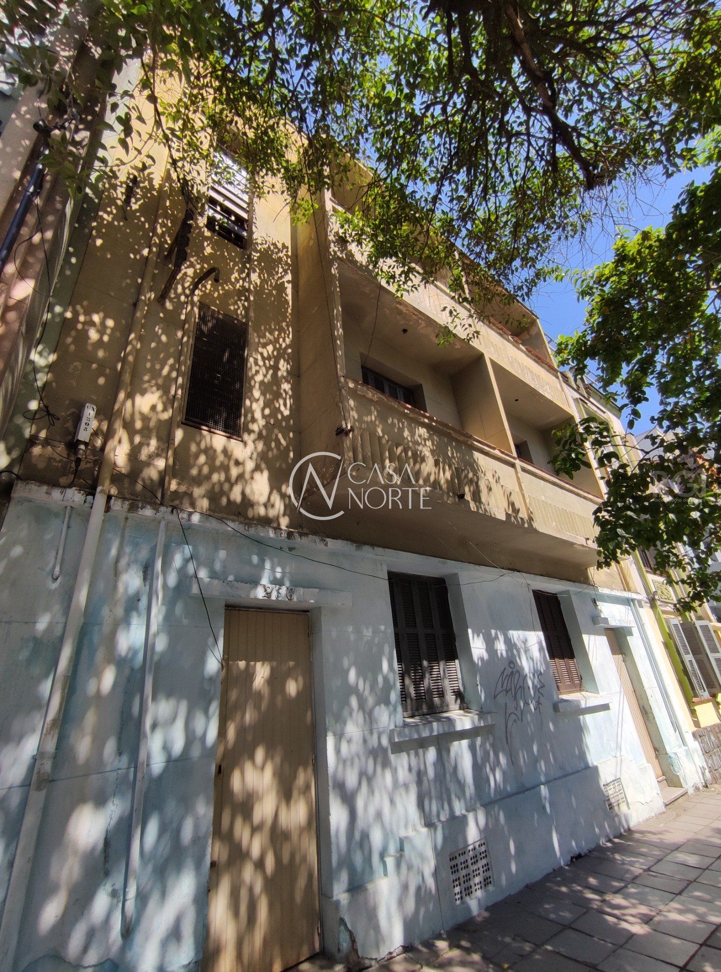 Terreno à venda  com 350m², Avenida Desembargador Andre da Rocha no bairro Centro Histórico em Porto Alegre