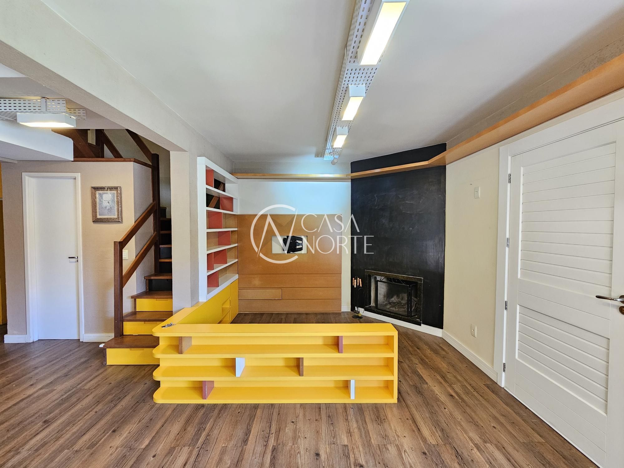 Casa de Condomínio à venda com 3 quartos, 403m², 1 suíte, 2 vagas, Rua Adão Gregory no bairro Protásio Alves em Porto Alegre