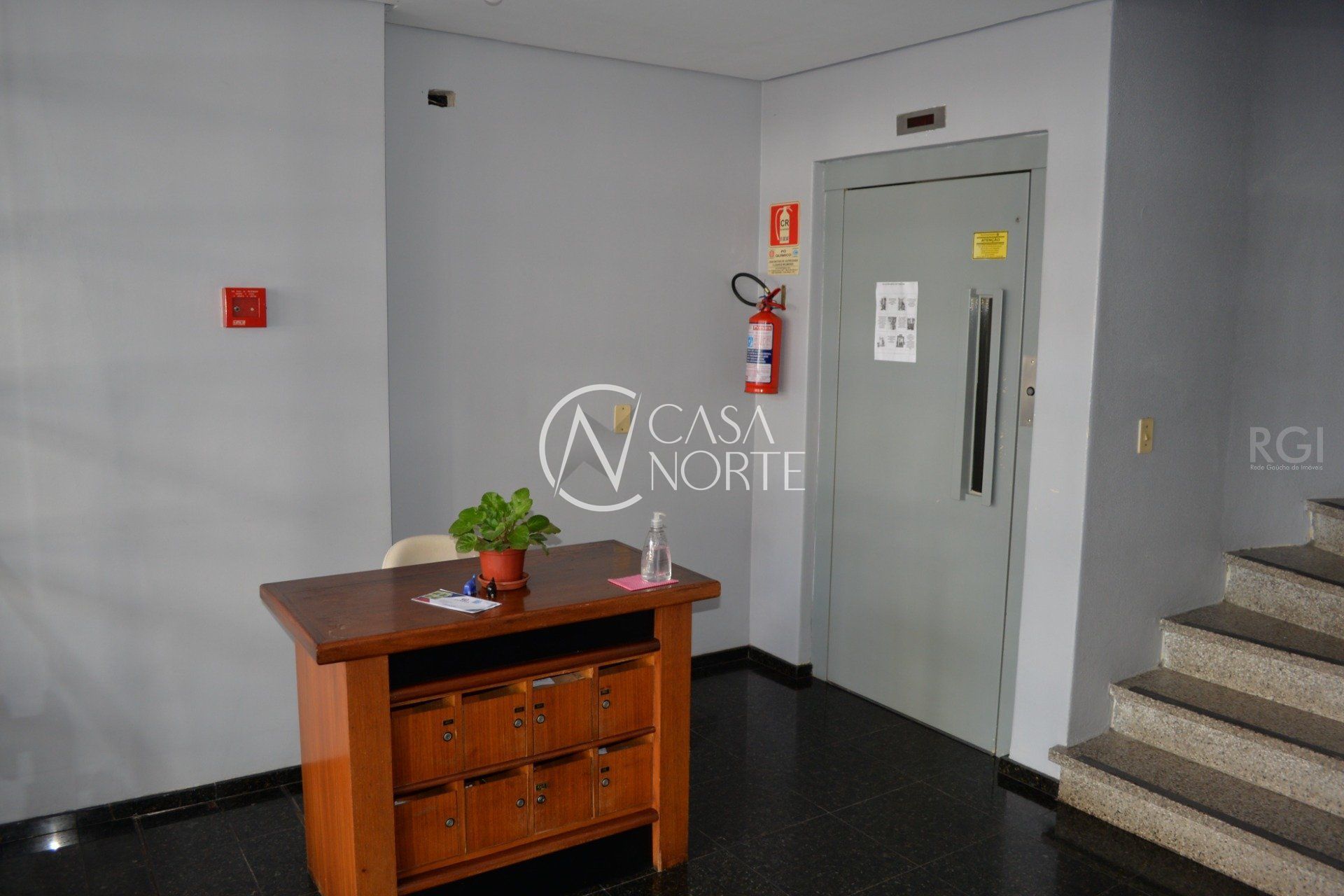 Sala Comercial à venda , 85m², Rua Cancio Gomes no bairro Floresta em Porto Alegre