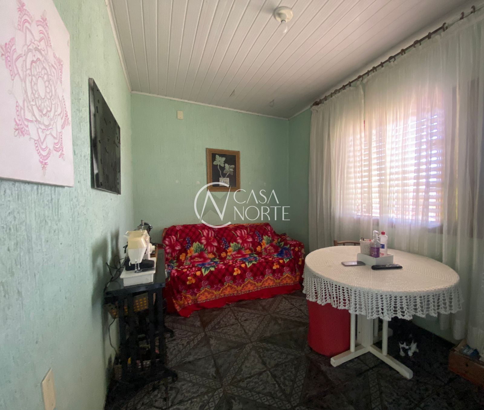 Casa à venda com 3 quartos, 130m², 3 vagas, Avenida Veiga no bairro Coronel Aparício Borges em Porto Alegre