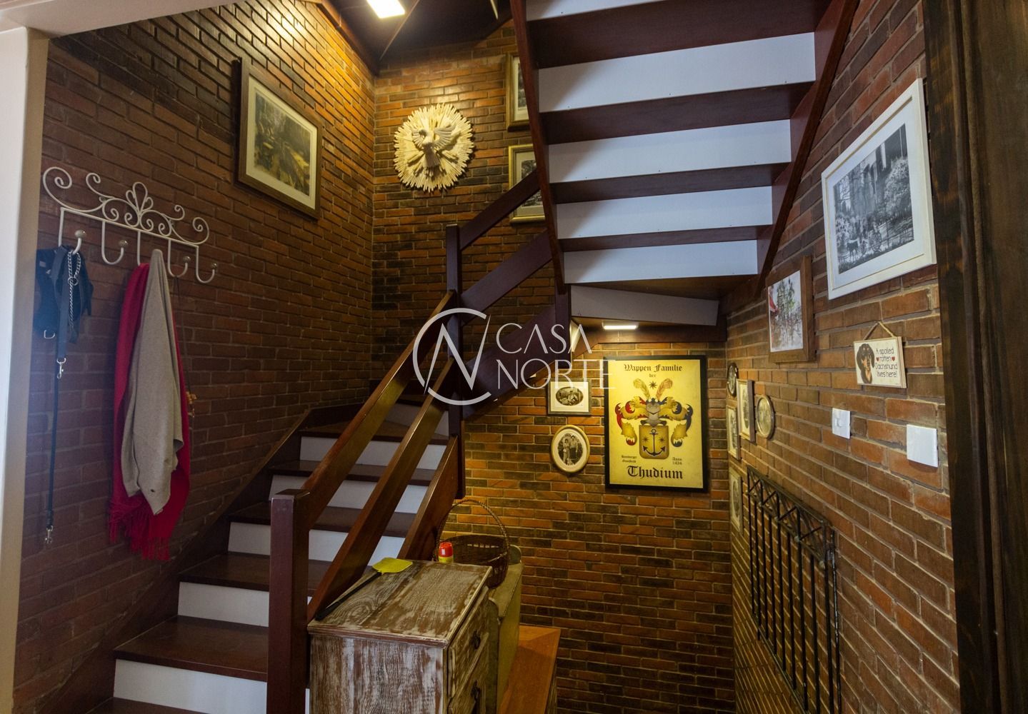 Casa de Condomínio à venda com 3 quartos, 193m², 1 suíte, 2 vagas, Rua Germano Gundlach no bairro Chácara das Pedras em Porto Alegre