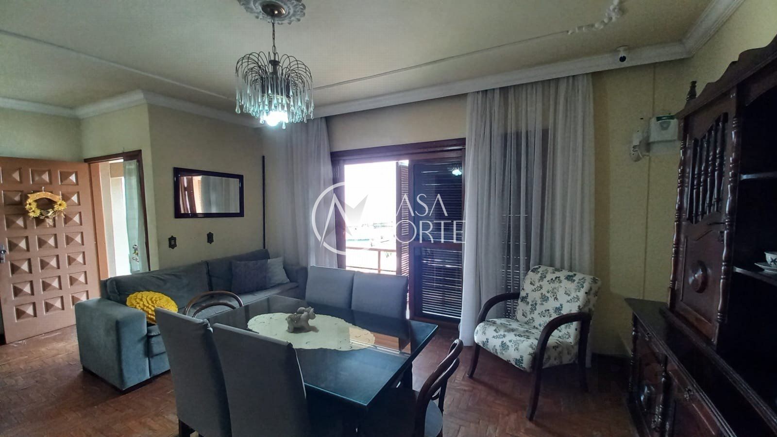 Casa à venda com 3 quartos, 467m², 1 suíte, 3 vagas, Rua Alfredo Ferreira Rodrigues no bairro Bom Jesus em Porto Alegre