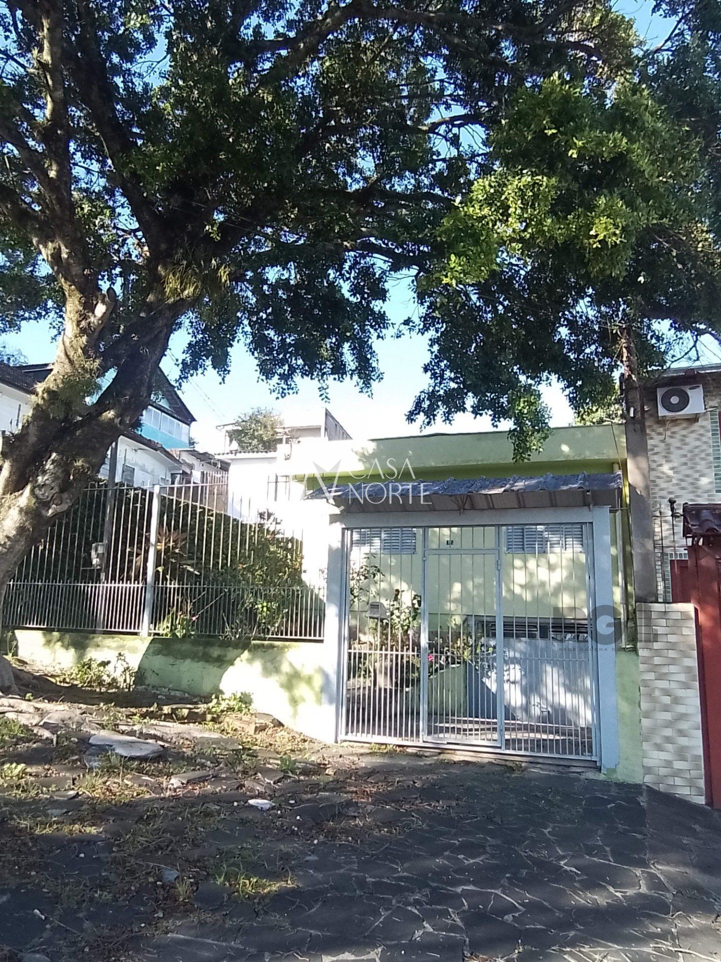 Casa à venda com 3 quartos, 90m², 2 vagas, Rua Alvaro Nicofe no bairro Vila Jardim em Porto Alegre