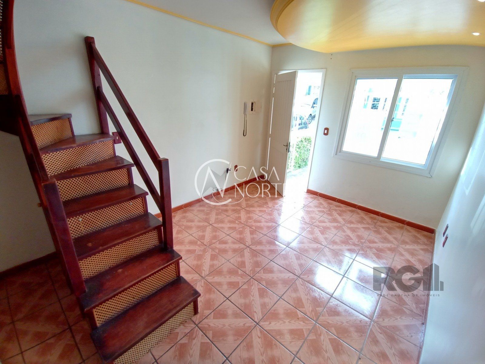 Sobrado à venda com 2 quartos, 79m², 1 suíte, 1 vaga, Rua Ney da Gama Ahrends no bairro Morro Santana em Porto Alegre