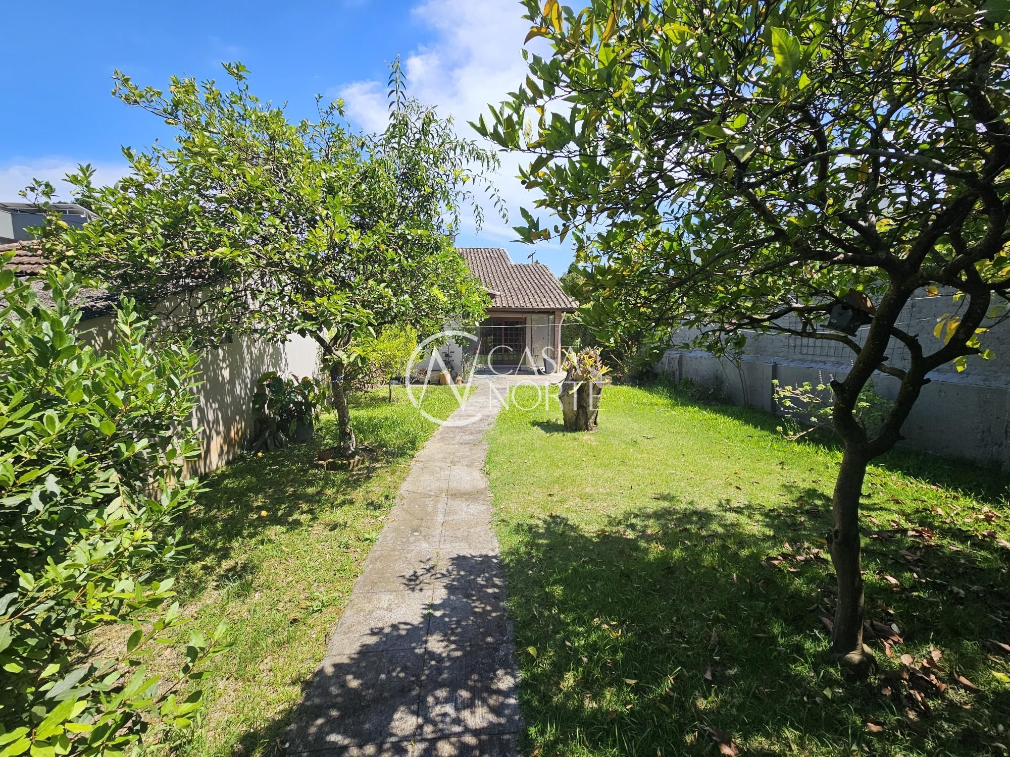 Sobrado à venda com 3 quartos, 130m², 2 suítes, 2 vagas, Rua General Rondon no bairro Tristeza em Porto Alegre