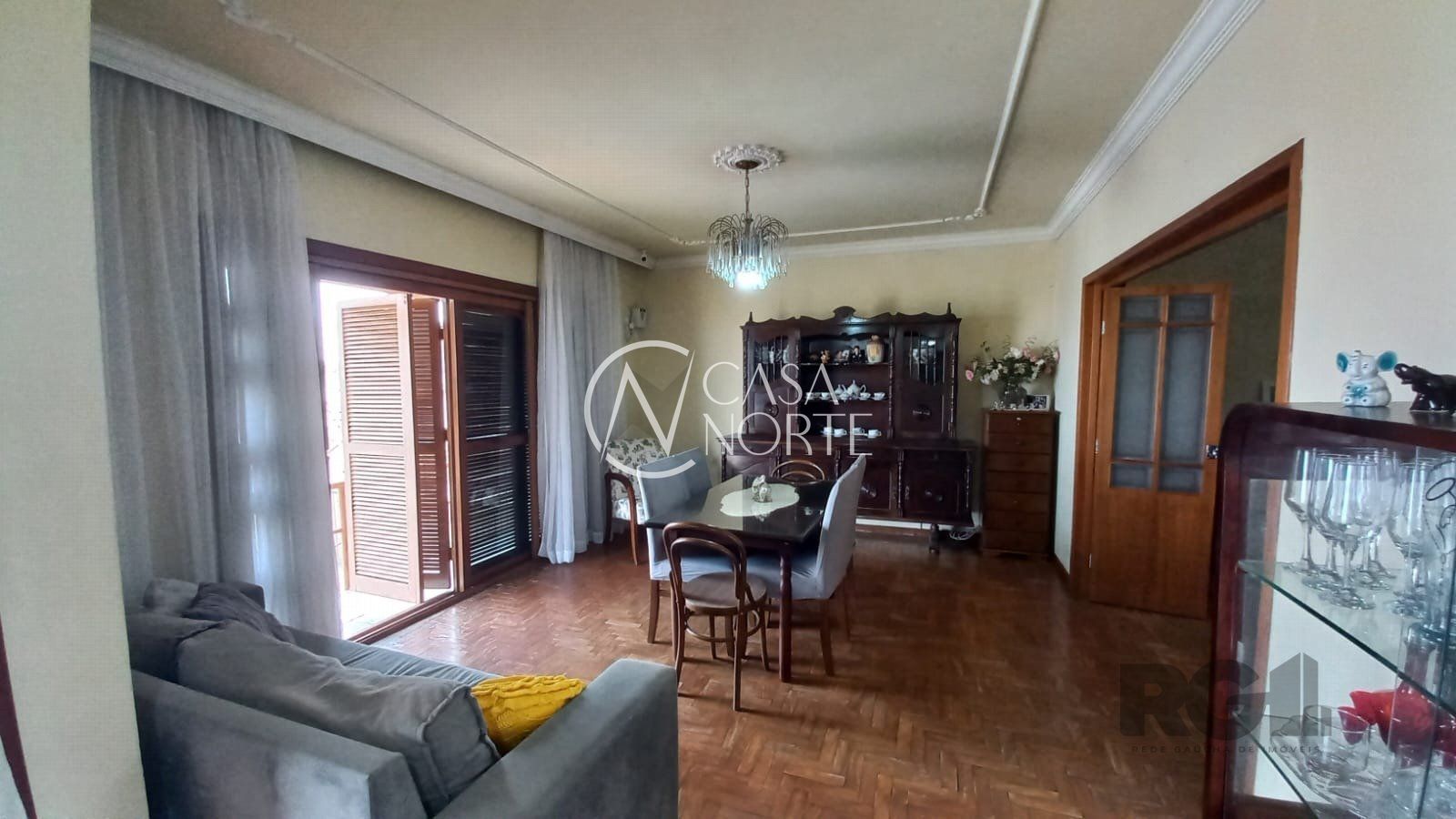 Casa à venda com 3 quartos, 467m², 1 suíte, 3 vagas, Rua Alfredo Ferreira Rodrigues no bairro Bom Jesus em Porto Alegre