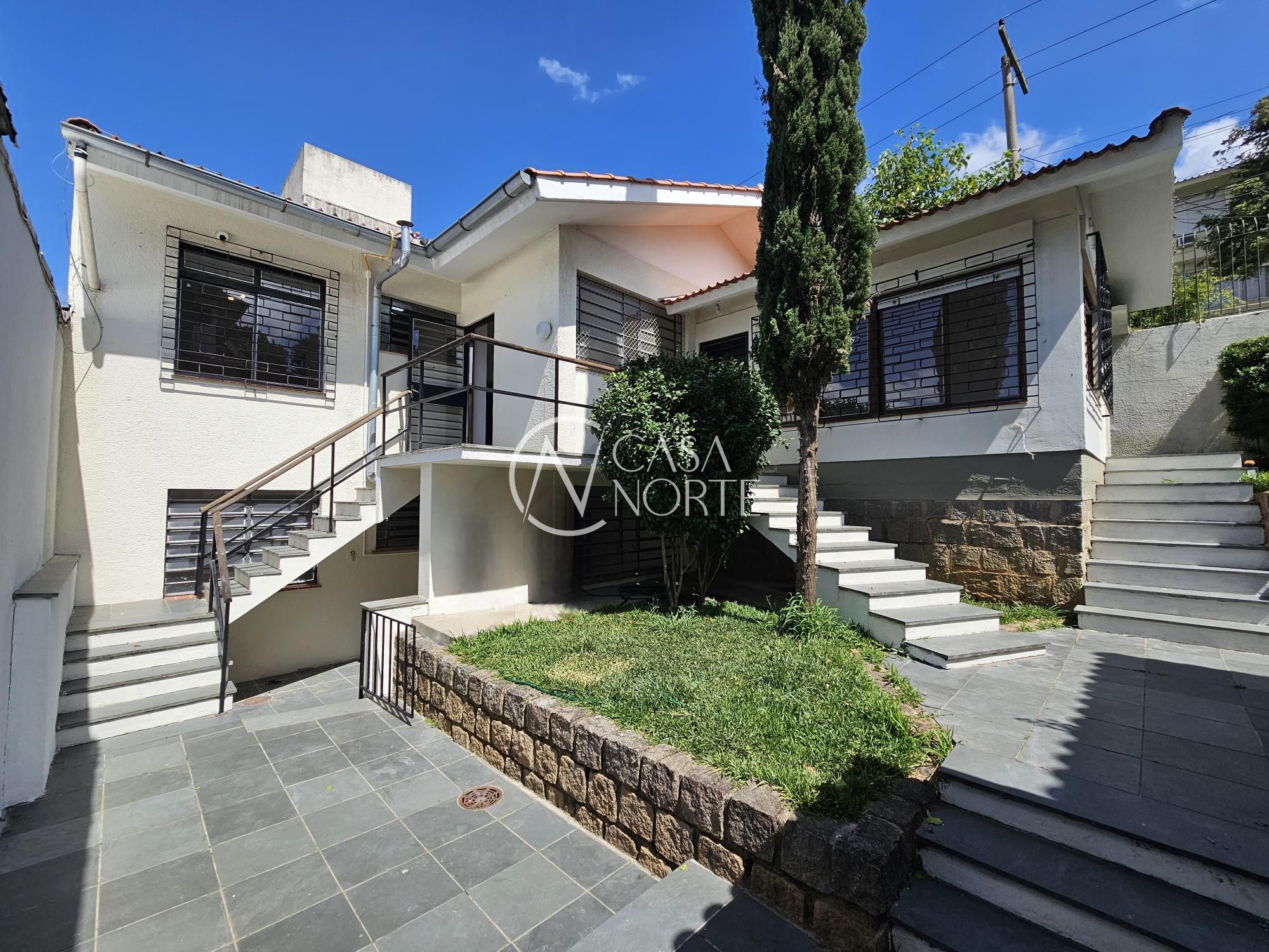 Casa à venda com 3 quartos, 250m², 1 suíte, 3 vagas, Rua Indianápolis no bairro Três Figueiras em Porto Alegre