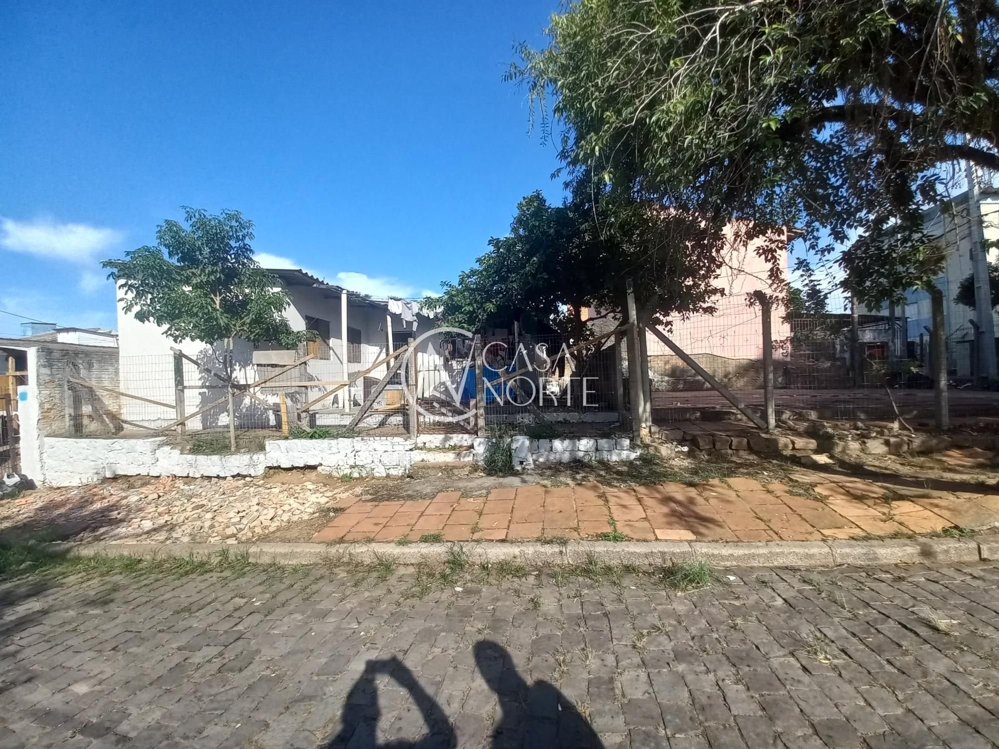 Terreno à venda  com 220m², Rua João Pedro Buneder no bairro Vila Nova em Porto Alegre