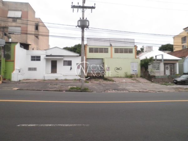 Terreno à venda  com 350m², 4 vagas, Avenida do Forte no bairro Vila Ipiranga em Porto Alegre