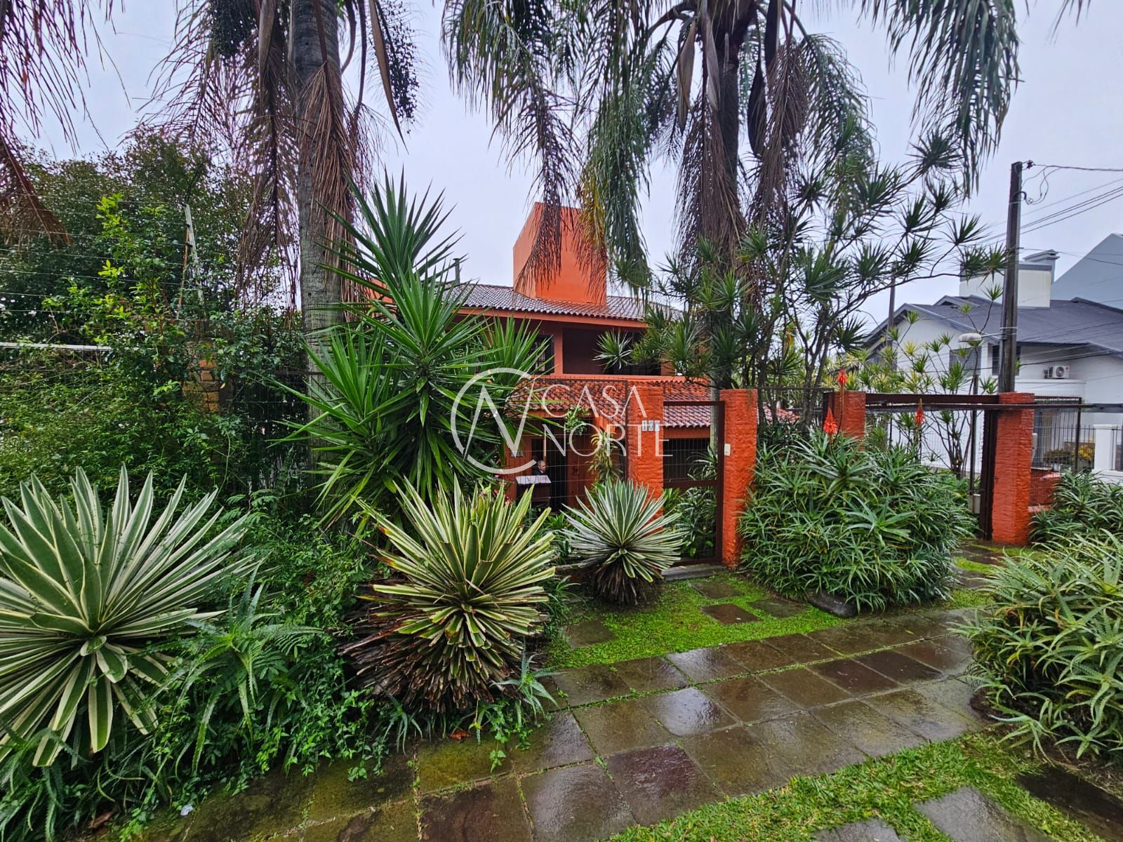Sobrado à venda com 3 quartos, 245m², 1 suíte, 2 vagas, Rua General Tadeusz Kosciuszko no bairro Jardim Isabel em Porto Alegre