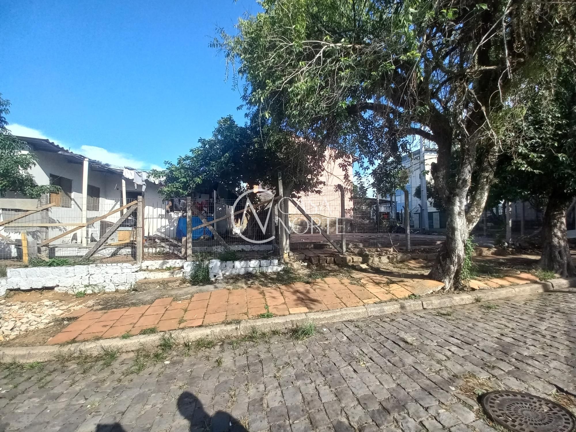 Terreno à venda  com 220m², Rua João Pedro Buneder no bairro Vila Nova em Porto Alegre