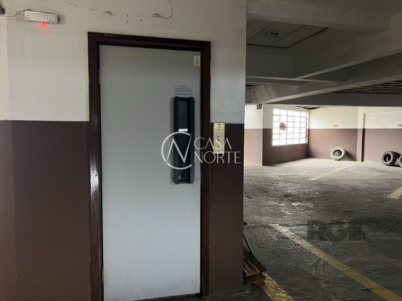 Box à venda , 1 vaga, Rua Riachuelo no bairro Centro Histórico em Porto Alegre