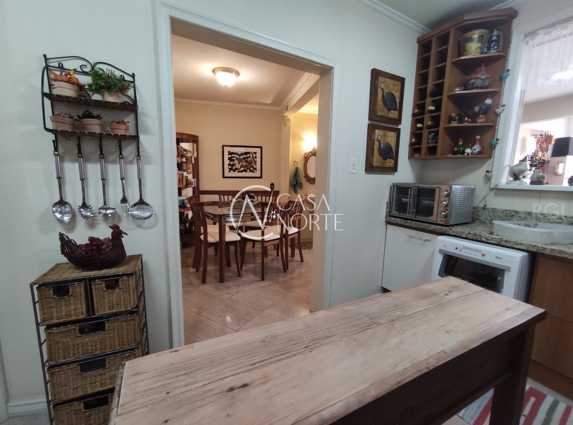 Sobrado à venda com 3 quartos, 200m², 1 suíte, 2 vagas, Rua General Couto de Magalhaes no bairro São João em Porto Alegre