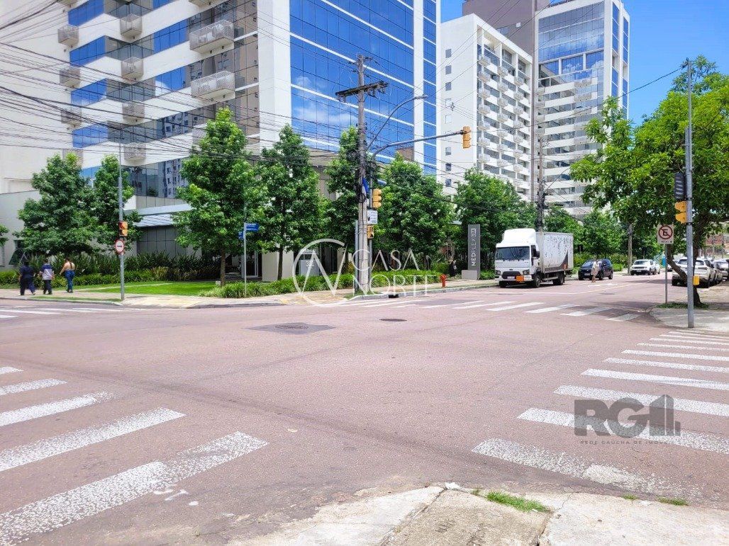 Duplex à venda com 2 quartos, 127m², 1 vaga, Rua Gomes Jardim no bairro Santana em Porto Alegre