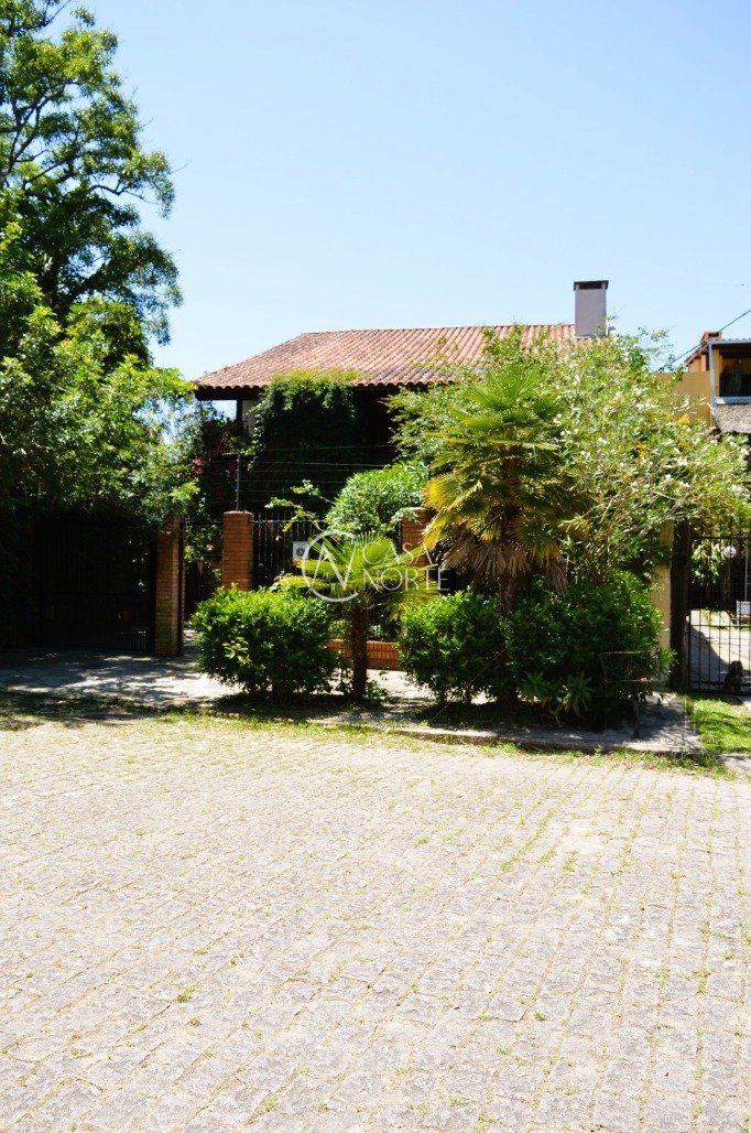 Casa à venda com 3 quartos, 373m², 1 suíte, 3 vagas, Avenida Guaiba no bairro Serraria em Porto Alegre