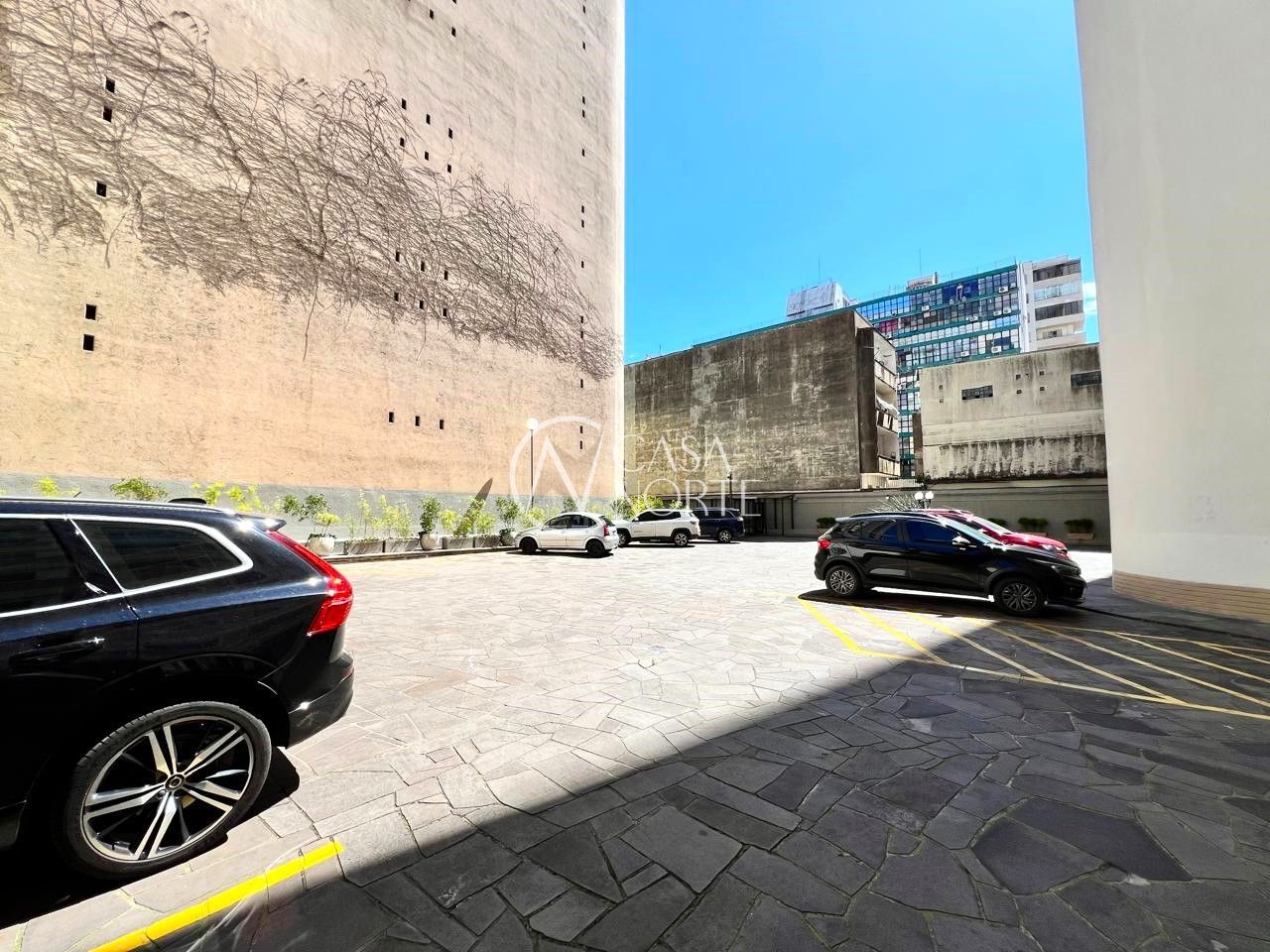 Apartamento à venda com 3 quartos, 207m², 1 suíte, 1 vaga, Praça Dom Feliciano no bairro Centro Histórico em Porto Alegre