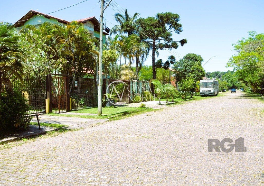 Casa à venda com 3 quartos, 373m², 1 suíte, 3 vagas, Avenida Guaiba no bairro Serraria em Porto Alegre