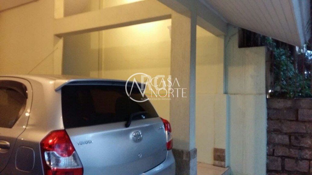 Sobrado à venda com 4 quartos, 245m², 1 suíte, 3 vagas, Rua Elias Bothome no bairro Jardim Itu em Porto Alegre